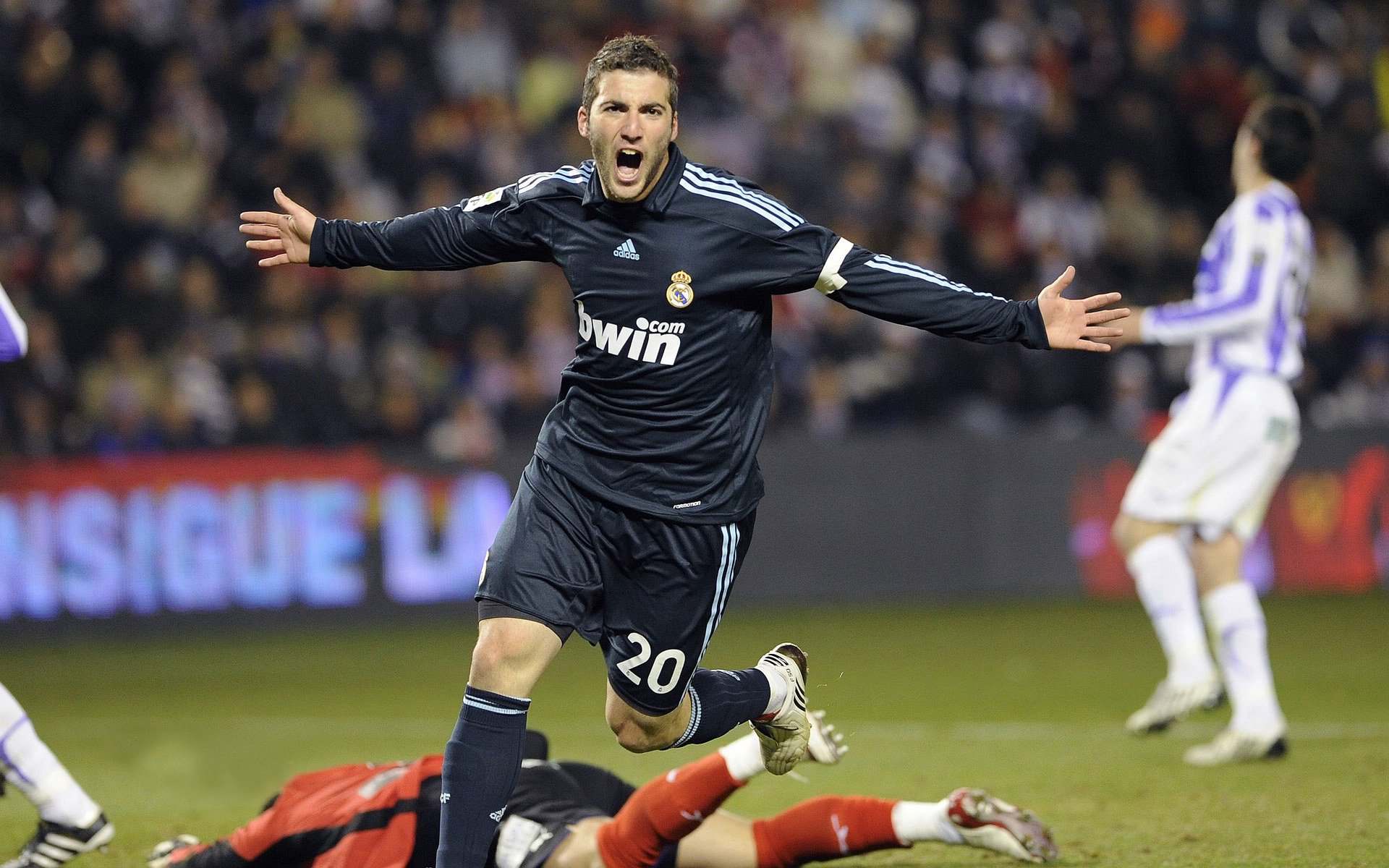 AYX GAMING-《最受期待的直播嘉宾：明星主播加盟助阵》，见证下一个明星主播报名