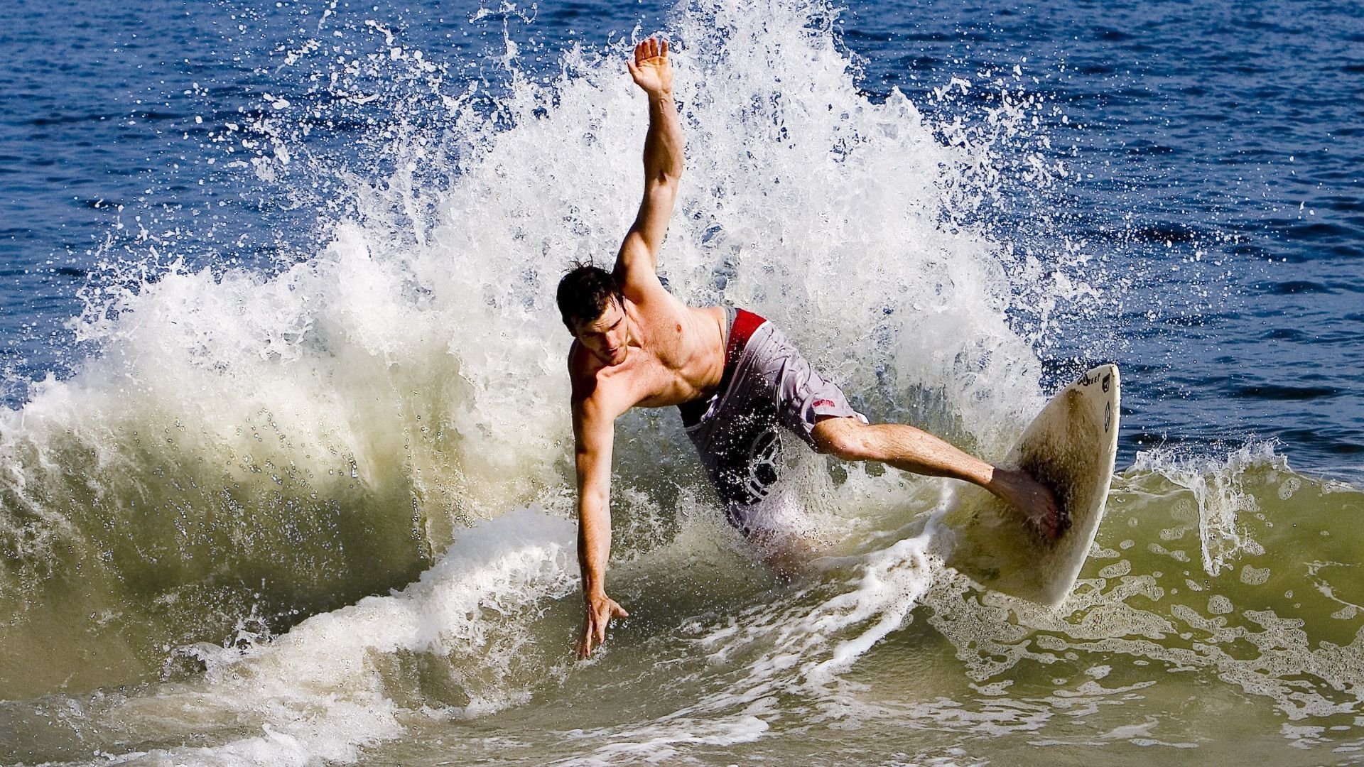 爱游戏体育（AYX）官方APP下载-中国女篮精神感动球迷 比赛现场掌声雷动，中国女篮鼓励视频